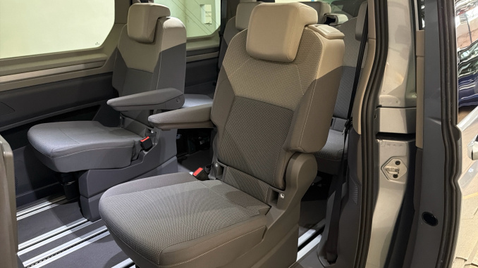 Volkswagen Multivan 1.5 TSI eHybrid Life 5dr 4MOTION DSG Estate - Image 26